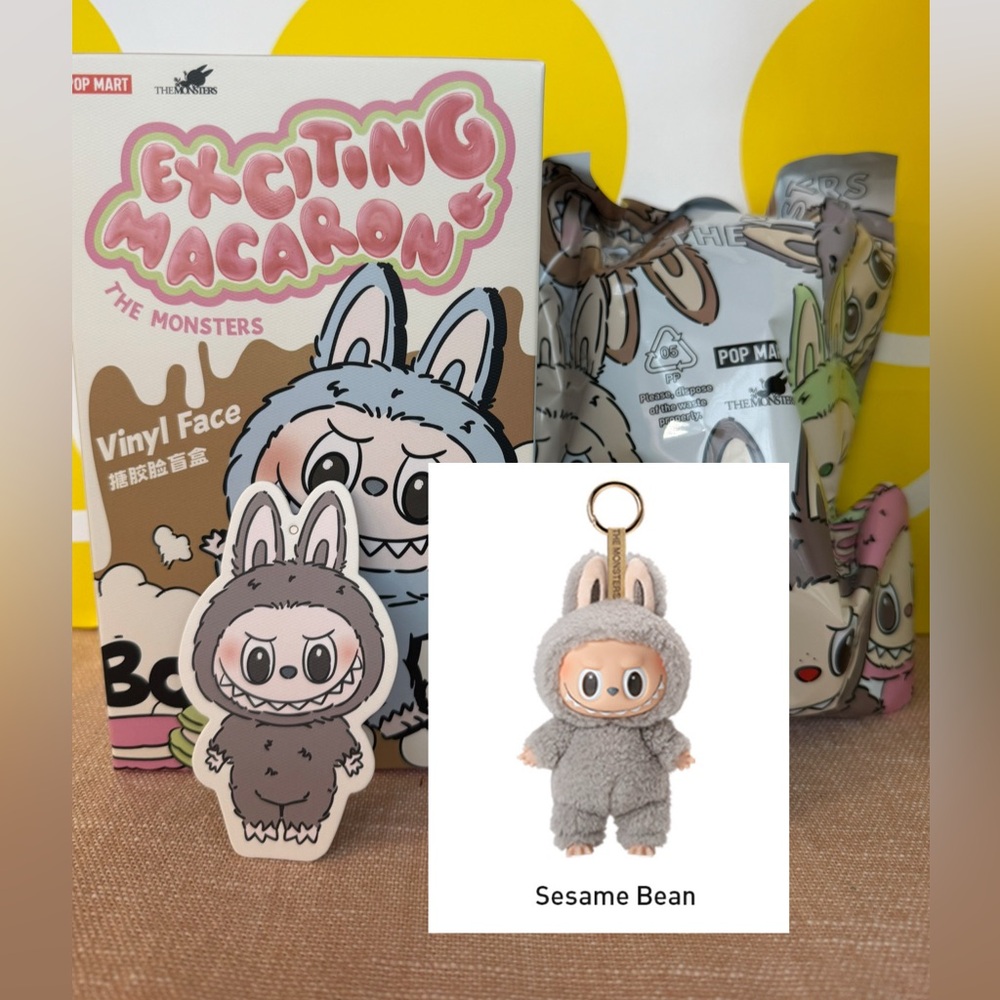 ❌SOLD❌ Exciting Macarons ”Sesame Bean” Vinyl Face Keychain